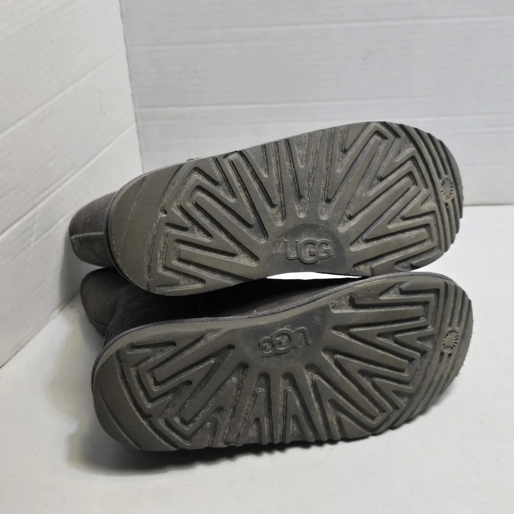 UGG Kids Classic II Short Cuff Boots 1017703K Gray Sheepskin Big Kids Sz 6